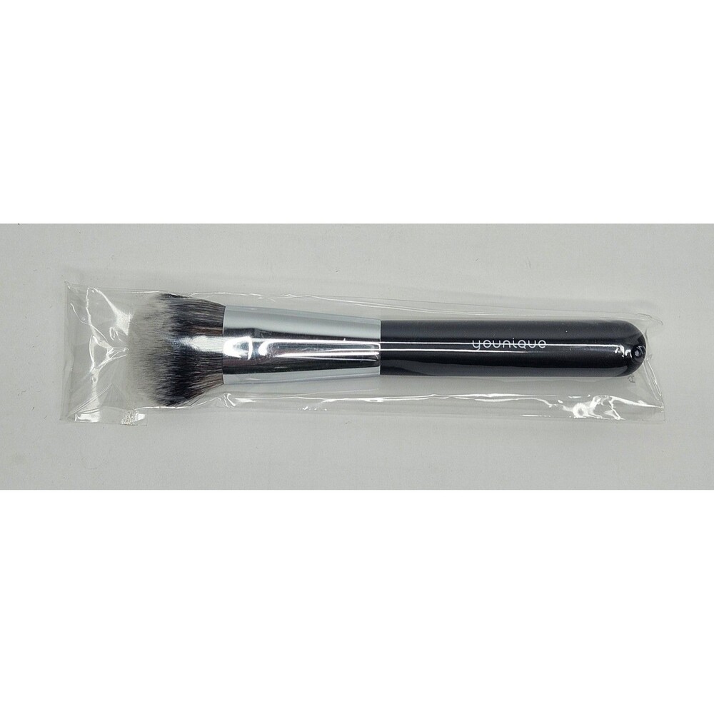 Younique Sculpting Brush New Makeup Brush